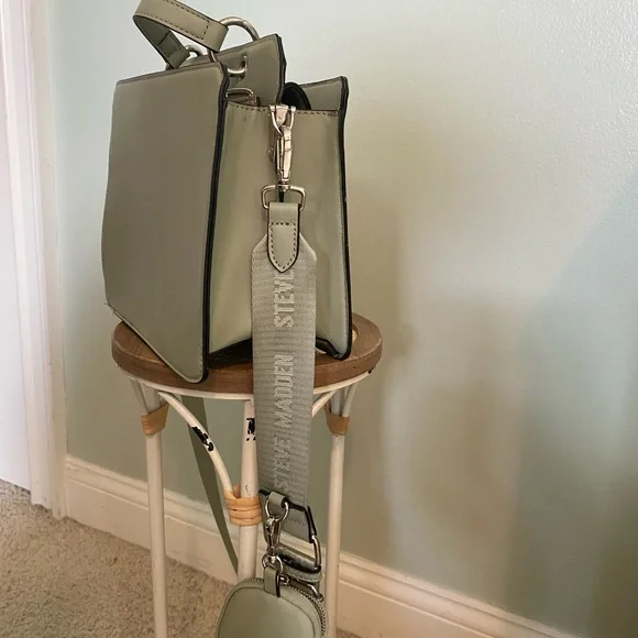 light green steve madden bevelyn convertible crossbody bag - Picture 3 of 6